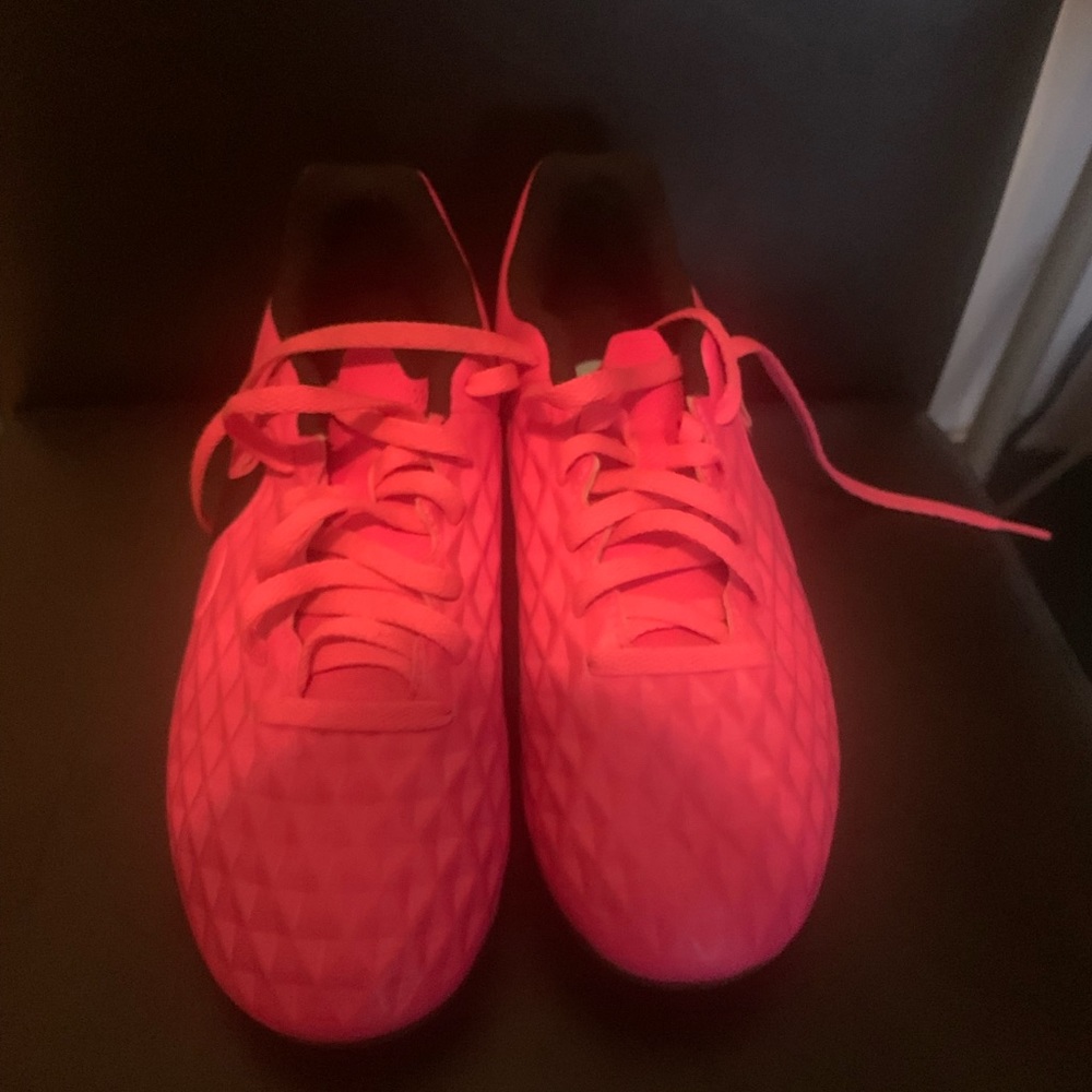 Nike girls size 4 cleats. Used a few times.